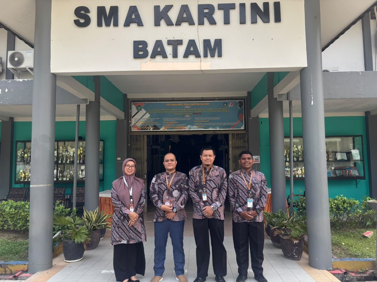 TIM MANAJEMEN